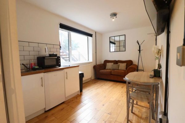 Flat 4, 10 St John’s Road, BH5