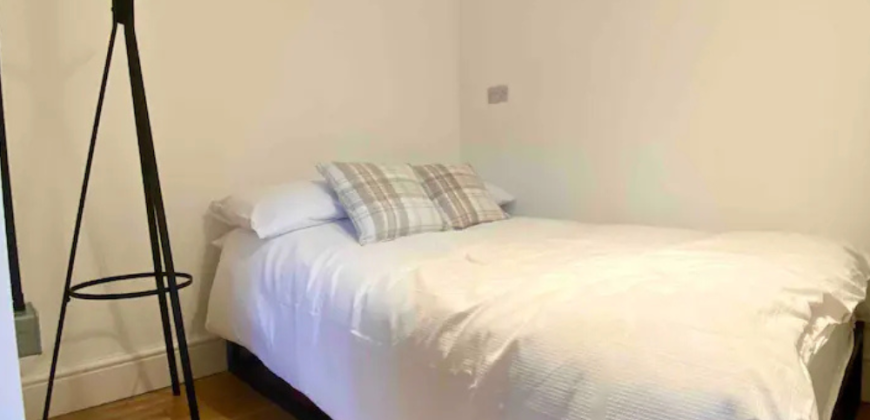 Flat 4, 10 St John’s Road, BH5